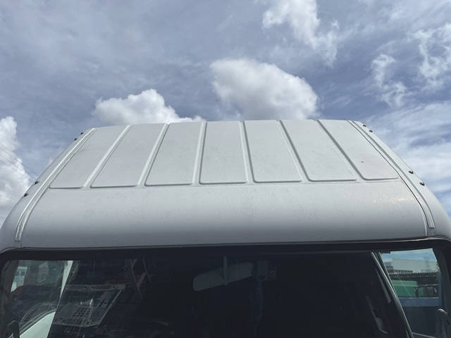 三菱ふそうキャンター平ボディ小型（2t・3t）[写真08]