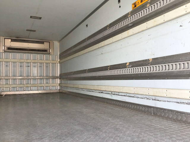 いすゞフォワード冷凍車（冷蔵車）中型（4t）[写真15]