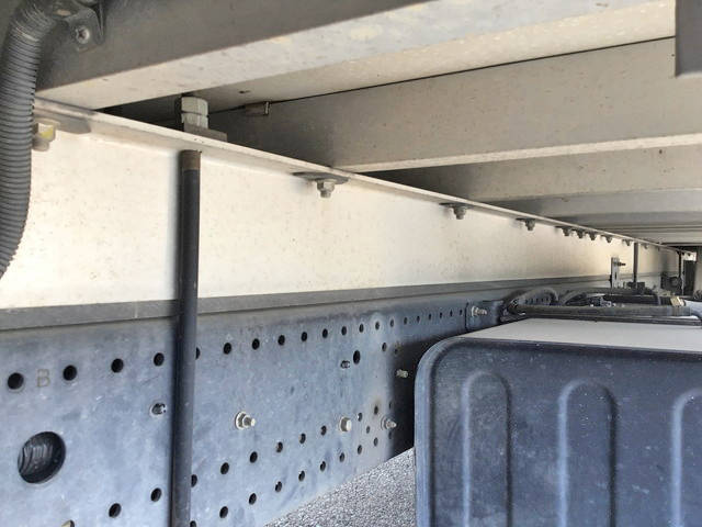 いすゞフォワード冷凍車（冷蔵車）中型（4t）[写真24]