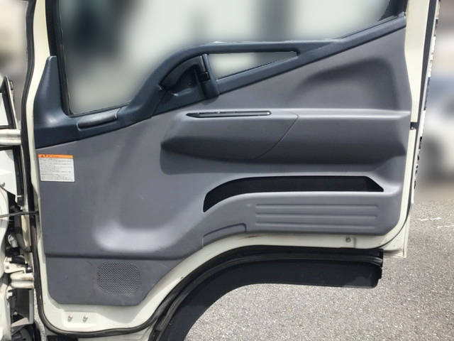 三菱ふそうキャンターダブルキャブ（Wキャブ）小型（2t・3t）[写真22]