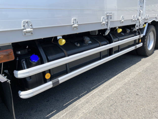 いすゞギガアルミウイング大型（10t）[写真12]