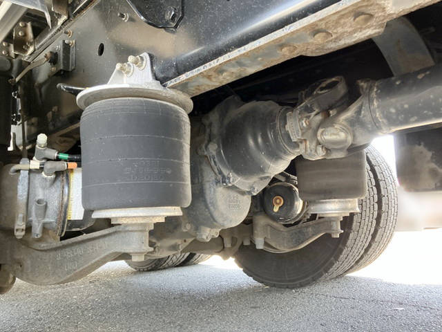 いすゞギガアルミウイング大型（10t）[写真18]