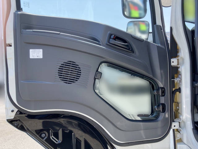 いすゞギガアルミウイング大型（10t）[写真23]