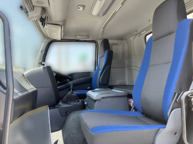 いすゞギガアルミウイング大型（10t）[写真25]