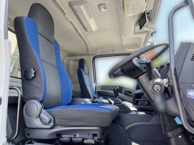 いすゞギガアルミウイング大型（10t）[写真26]