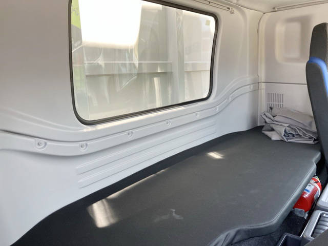 いすゞギガアルミウイング大型（10t）[写真28]