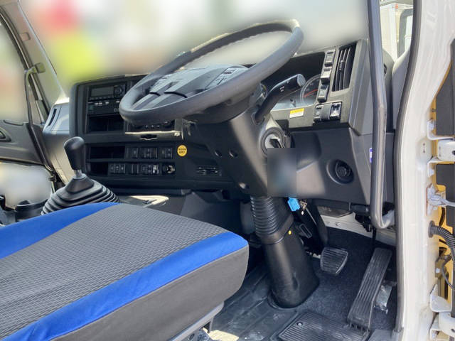 いすゞギガアルミウイング大型（10t）[写真30]