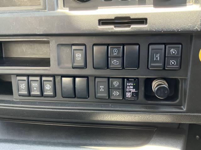 いすゞギガアルミウイング大型（10t）[写真32]