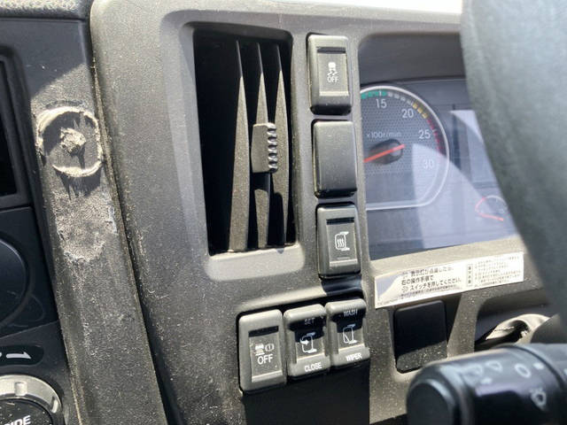 いすゞギガアルミウイング大型（10t）[写真34]