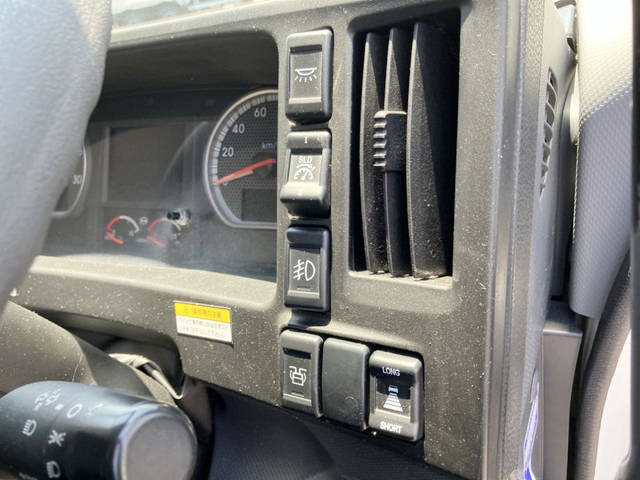 いすゞギガアルミウイング大型（10t）[写真35]