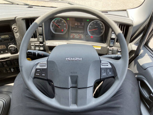 いすゞギガアルミウイング大型（10t）[写真36]