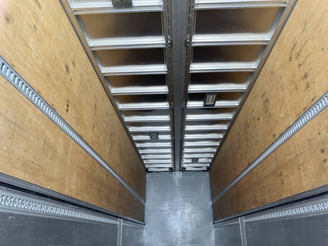 いすゞギガアルミウイング大型（10t）[写真07]