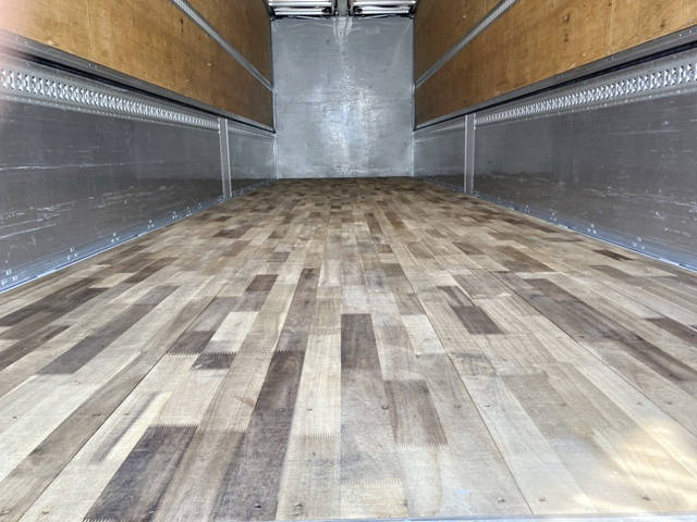 いすゞギガアルミウイング大型（10t）[写真08]