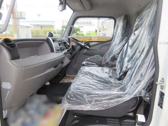 三菱ふそうキャンターアルミウイング小型（2t・3t）[写真09]