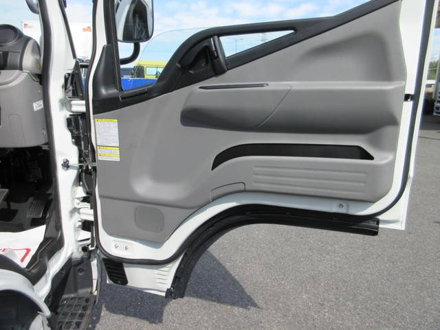 三菱ふそうキャンターアルミバン小型（2t・3t）[写真22]