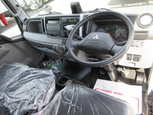 三菱ふそうキャンターアルミバン小型（2t・3t）[写真26]
