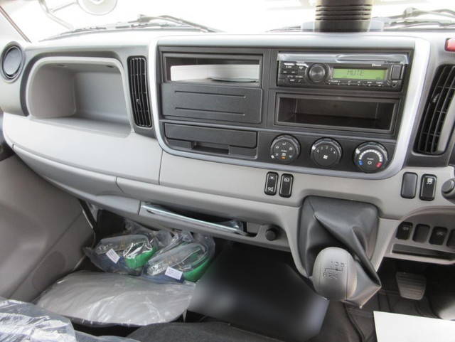 三菱ふそうキャンターアルミバン小型（2t・3t）[写真27]