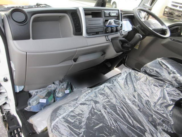 三菱ふそうキャンターアルミバン小型（2t・3t）[写真32]