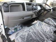 三菱ふそうキャンターアルミバン小型（2t・3t）[写真32]