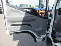 三菱ふそうキャンターアルミバン小型（2t・3t）[写真33]