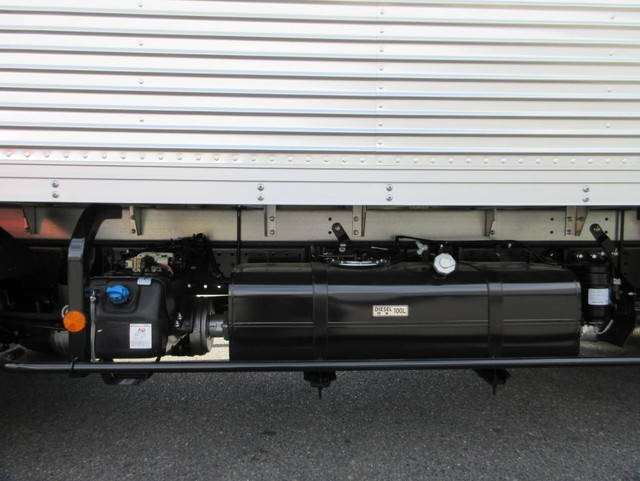 三菱ふそうキャンターアルミバン小型（2t・3t）[写真38]