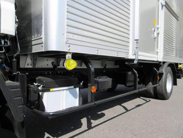 三菱ふそうキャンターアルミバン小型（2t・3t）[写真40]