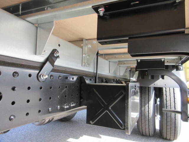 三菱ふそうキャンターアルミバン小型（2t・3t）[写真18]