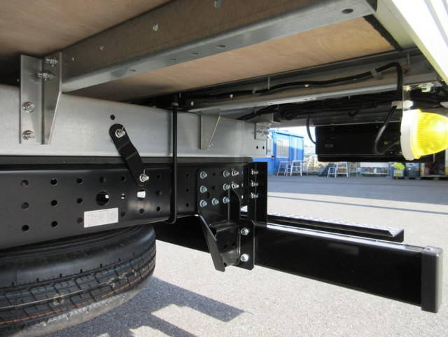 三菱ふそうキャンターアルミバン小型（2t・3t）[写真19]