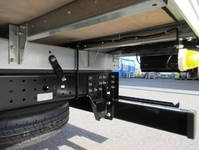 三菱ふそうキャンターアルミバン小型（2t・3t）[写真19]