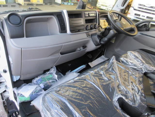 三菱ふそうキャンターアルミバン小型（2t・3t）[写真37]