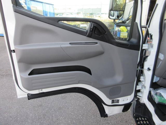三菱ふそうキャンターアルミバン小型（2t・3t）[写真38]