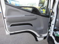 三菱ふそうキャンターアルミバン小型（2t・3t）[写真38]