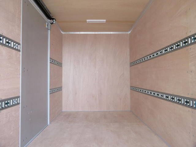 三菱ふそうキャンターアルミバン小型（2t・3t）[写真08]