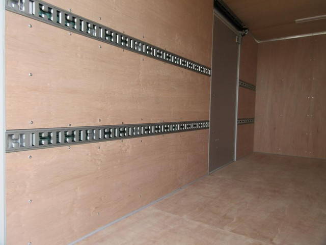 三菱ふそうキャンターアルミバン小型（2t・3t）[写真09]