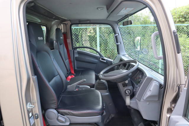 いすゞエルフ平ボディ小型（2t・3t）[写真17]