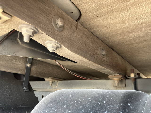 いすゞエルフ幌ウイング小型（2t・3t）[写真19]