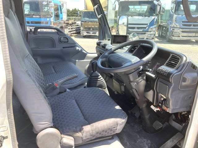 いすゞエルフ幌ウイング小型（2t・3t）[写真32]