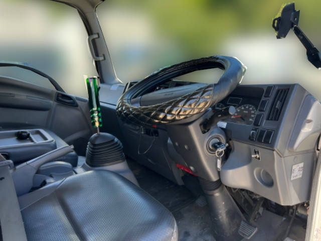 いすゞエルフアルミバン小型（2t・3t）[写真30]