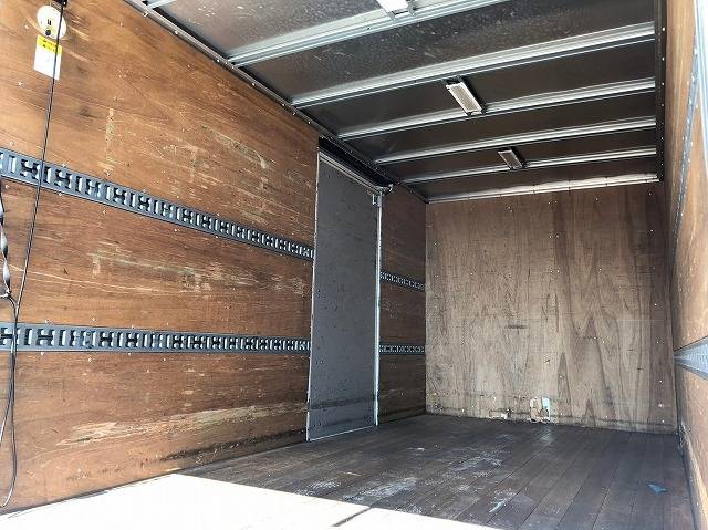 三菱ふそうキャンターアルミバン小型（2t・3t）[写真11]