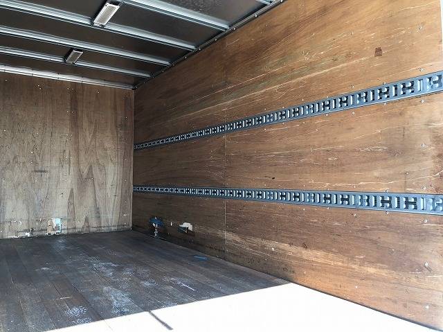 三菱ふそうキャンターアルミバン小型（2t・3t）[写真12]