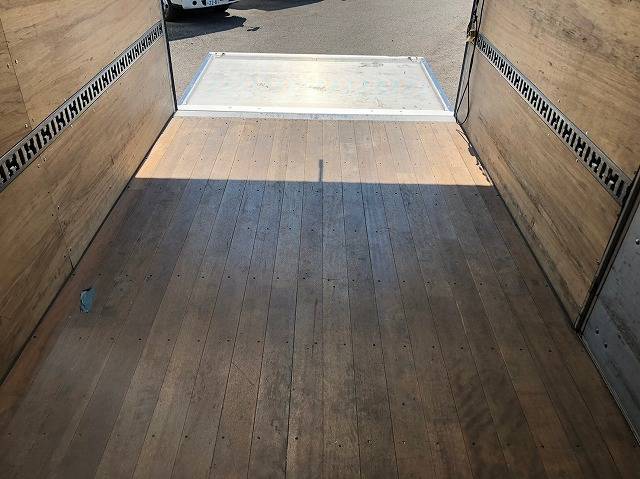 三菱ふそうキャンターアルミバン小型（2t・3t）[写真13]