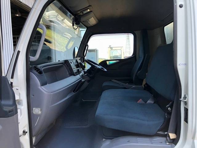 三菱ふそうキャンターアルミバン小型（2t・3t）[写真18]