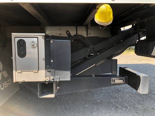 三菱ふそうキャンターアルミバン小型（2t・3t）[写真09]