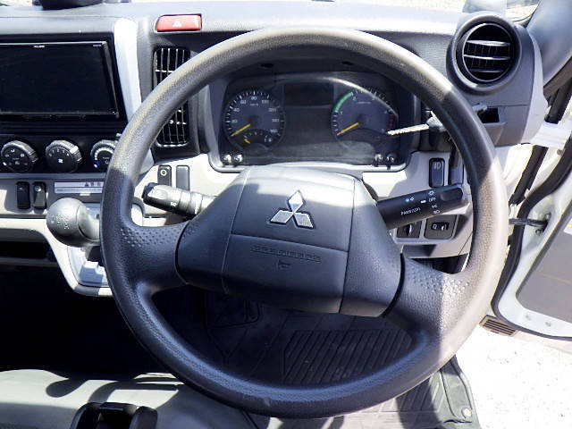 三菱ふそうキャンター平ボディ小型（2t・3t）[写真31]