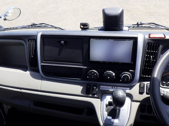 三菱ふそうキャンター平ボディ小型（2t・3t）[写真32]