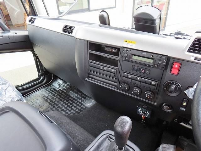 三菱ふそうファイターコンテナ専用車増トン（6t・8t）[写真12]