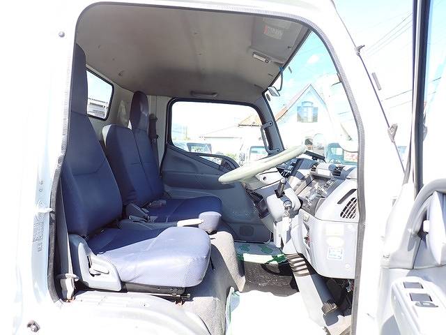 三菱ふそうキャンタークレーン6段小型（2t・3t）[写真16]