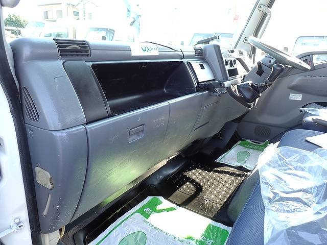 三菱ふそうキャンタークレーン6段小型（2t・3t）[写真24]