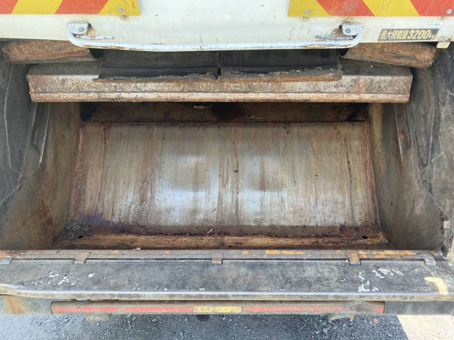 いすゞエルフパッカー車（塵芥車）小型（2t・3t）[写真08]