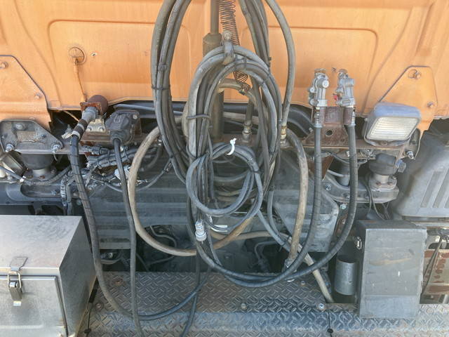 日野プロフィアトレーラーヘッド（トラクターヘッド）大型（10t）[写真16]